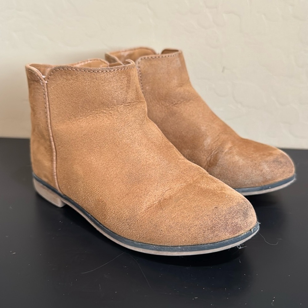 Toddler girls zip up ankle boots. Size 10. Cat and Jack.